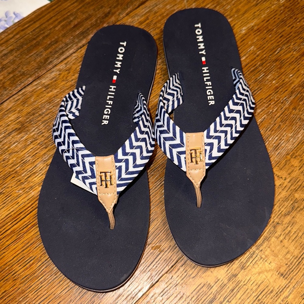 NWT TOMMY HILFIGER Navy Blue Stripe Gold Logo TH Sandals Flip Flops Size 8